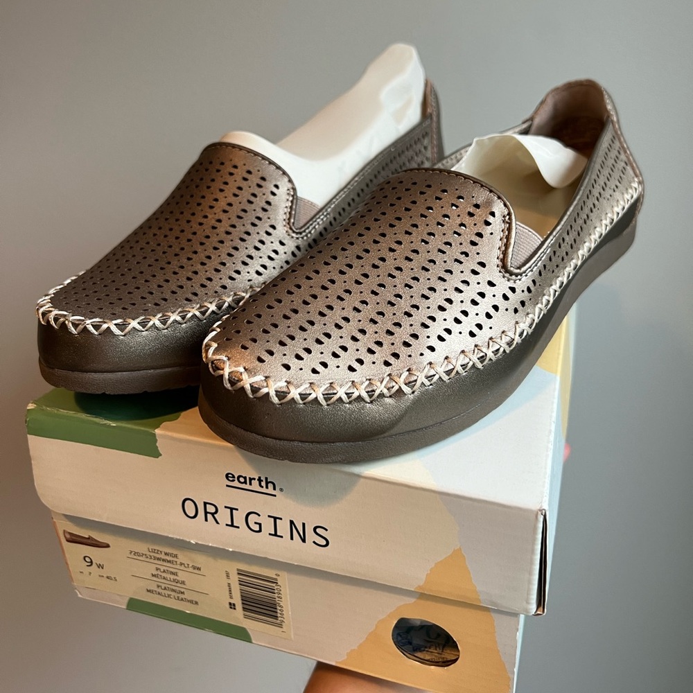 Earth Origins Metallic leather Flat Shoe